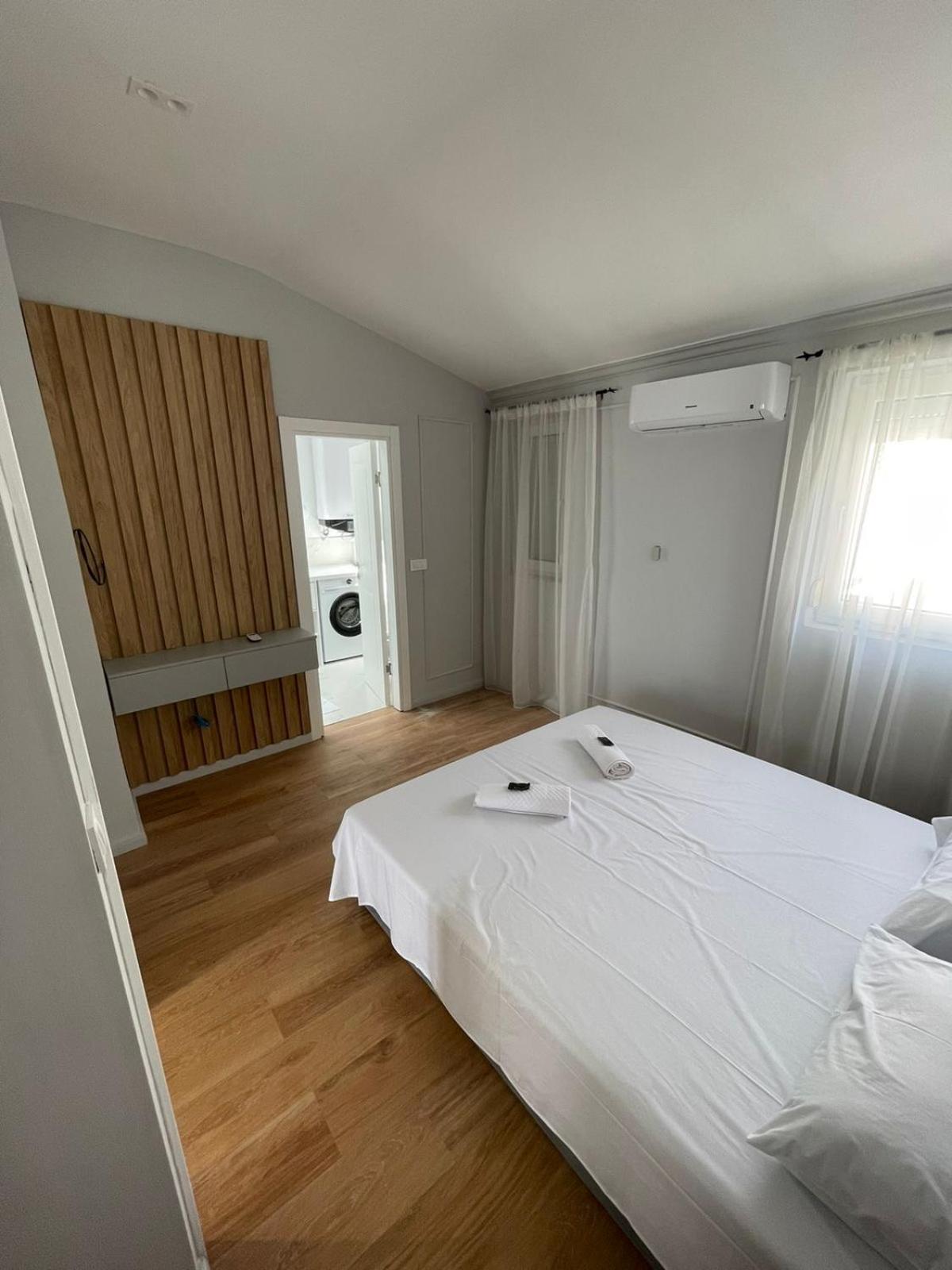 Lungomare Apartments Petrovac Kültér fotó